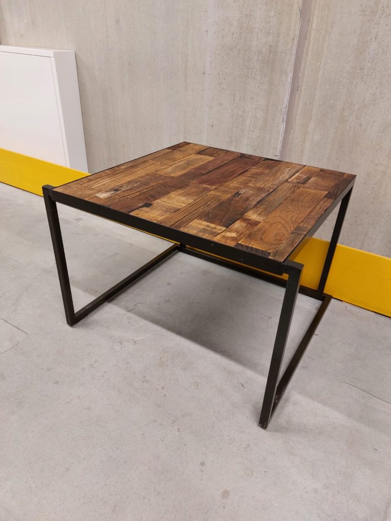 Lounge-Tisch Holzplatte
